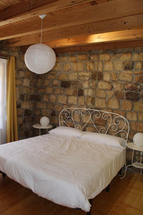 La Casa De La Petra Guest House Quintanar de la Sierra Luaran gambar